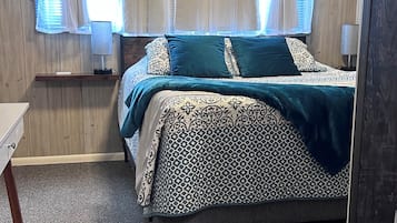 1 bedroom, desk, free WiFi, bed sheets