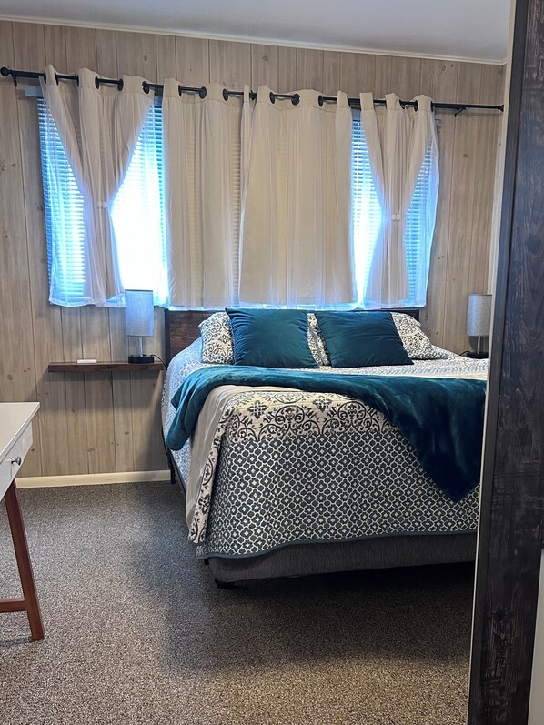 1 bedroom, desk, free WiFi, bed sheets