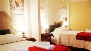 Basic Twin Room | Blackout drapes, WiFi (free), bed sheets - Hotel Rey David (Uyuni)
