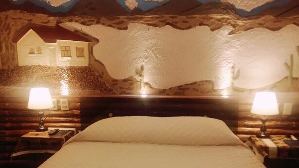 Basic Double Room | Blackout drapes, WiFi (free), bed sheets - Hotel Rey David (Uyuni)