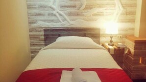 Basic Single Room | Blackout drapes, WiFi (free), bed sheets - Hotel Rey David (Uyuni)