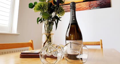 Little Eaton - Hidden Gem - Location by the sea with FREE parking