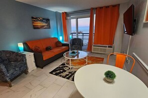 Smart TV, DVD player - Oceanfront 5th floor unit at Caribbean Resort -Myrtle Beach (Myrtle Beach)