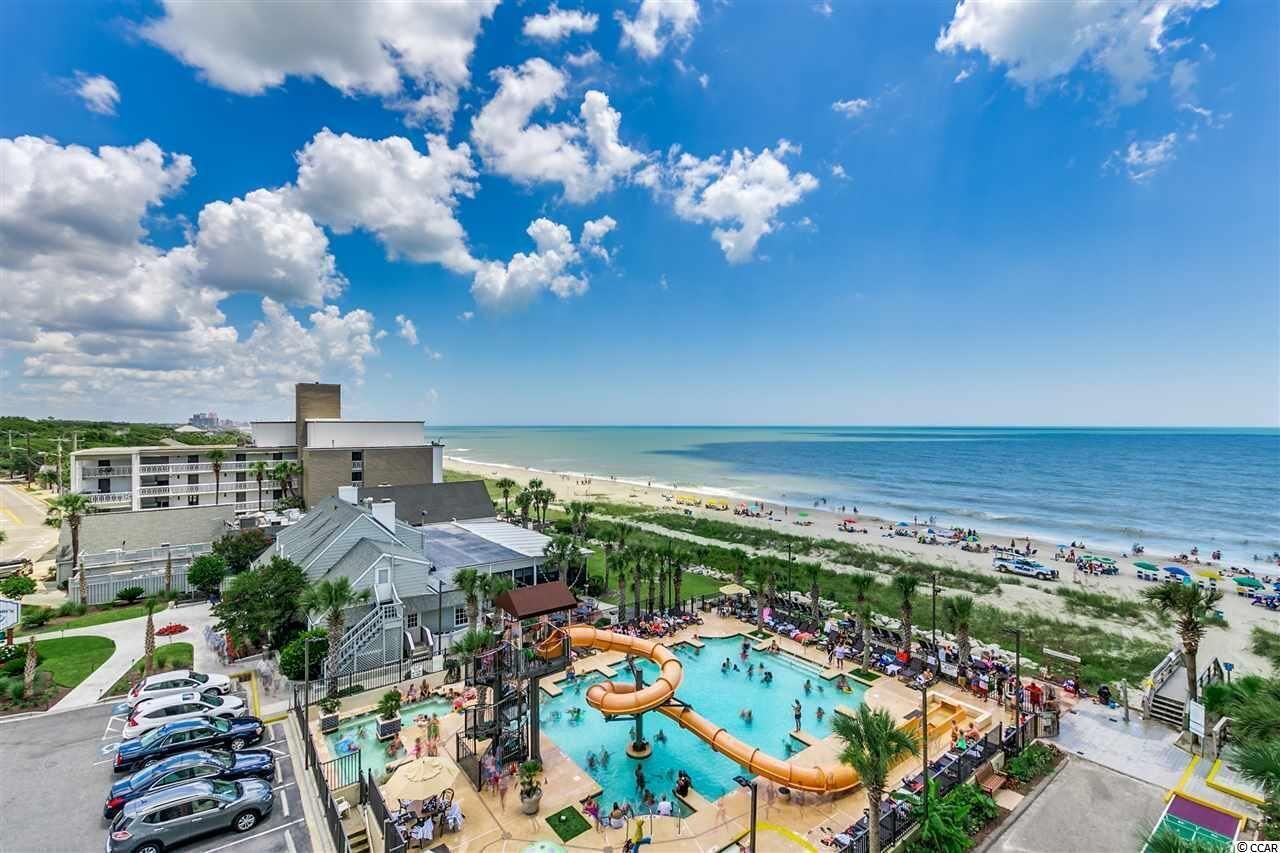 Alberca techada y alberca al aire libre