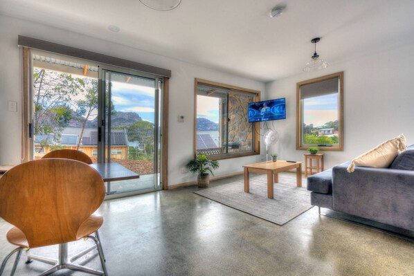 Premium Studio | Living area - Freycinet Stone Studio 7 (Coles Bay)