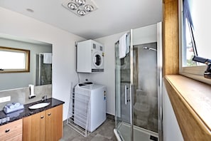 Premium Studio | Bathroom