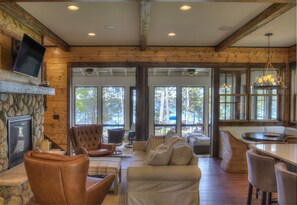 Living area - Brand New Coastal Style Lakehouse TEN MILE LAKE (Hackensack)