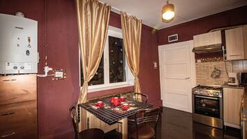 Keittoastiat/astiat/ruokailuvälineet