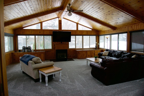 TV, fireplace, stereo