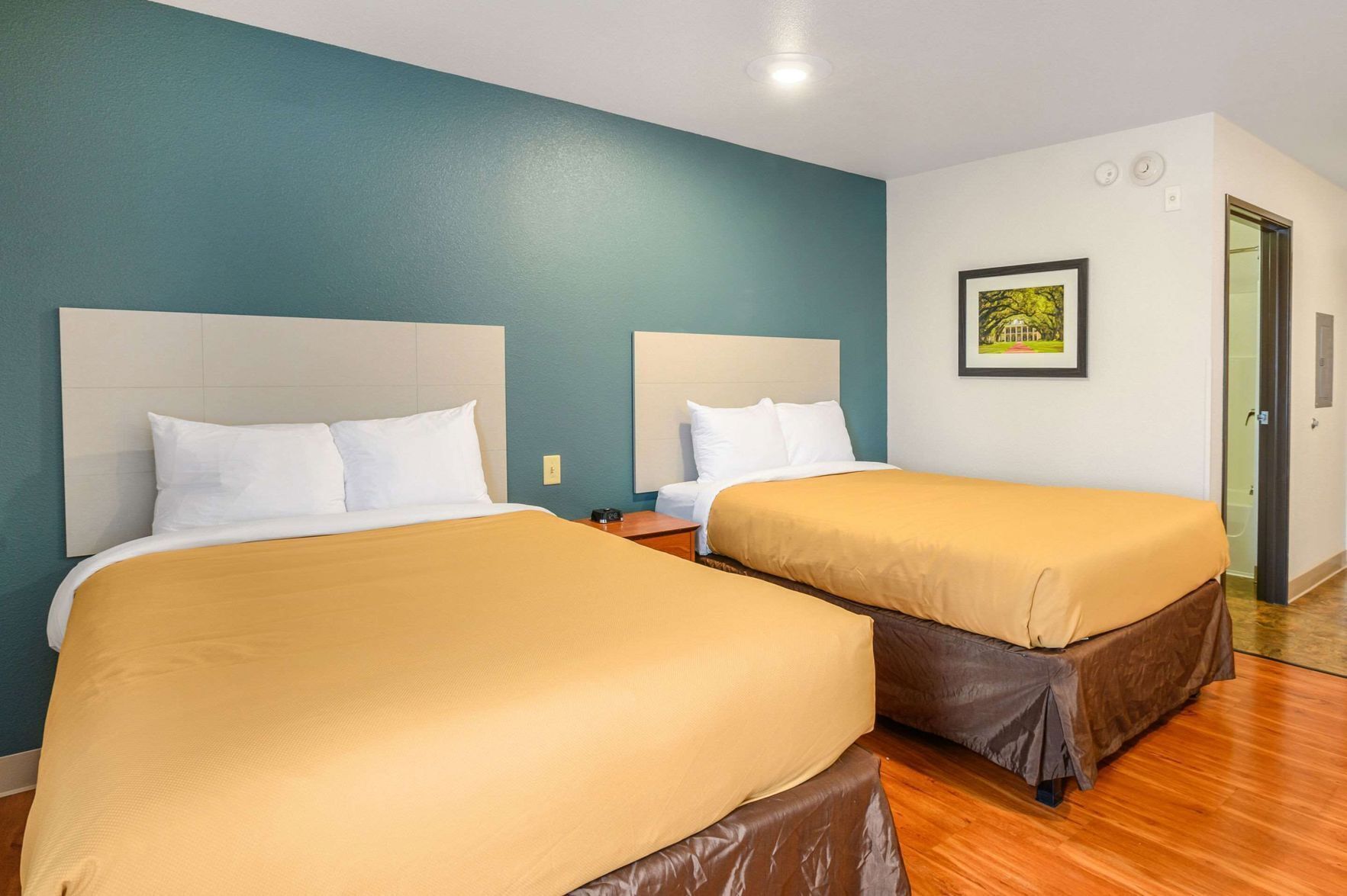 Free WiFi, bed sheets