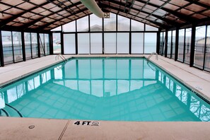 Sisäuima-allas, ulkouima-allas