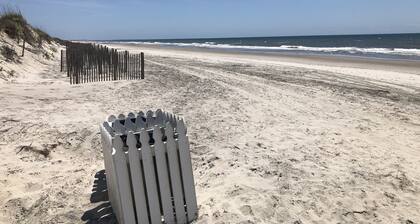 Chateau Relaxo Duex- Remodeled Pool View Condo with Direct Beach & Sound Access