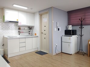 Room (Ocean Deluxe) | Private kitchen