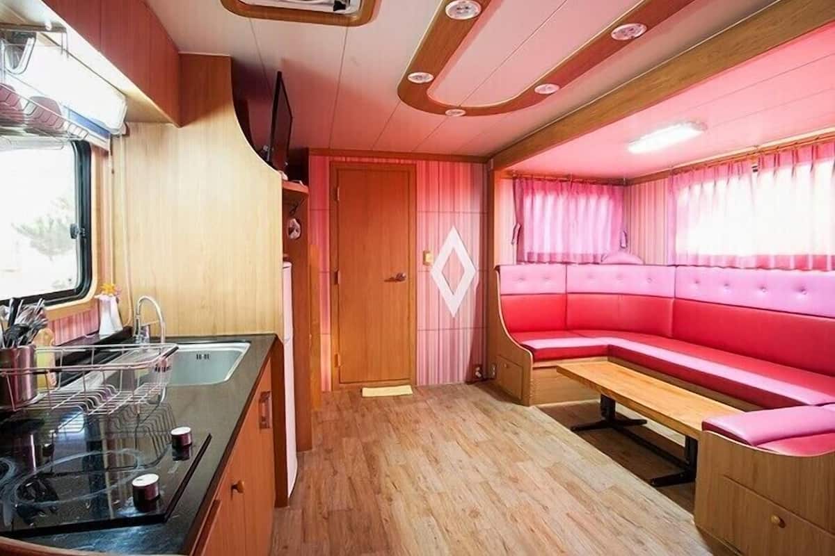 Camera (Caravan Care) | Area soggiorno | TV a schermo piatto