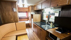 Caravan Healing | Living area - Caravan Eco Village (Hongseong)