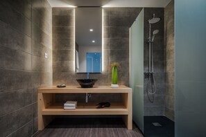 Deluxe Double or Twin Room | Bathroom | Eco-friendly toiletries, hair dryer, towels, soap