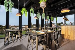 2 restaurants, breakfast, lunch, dinner served; Regional cuisine