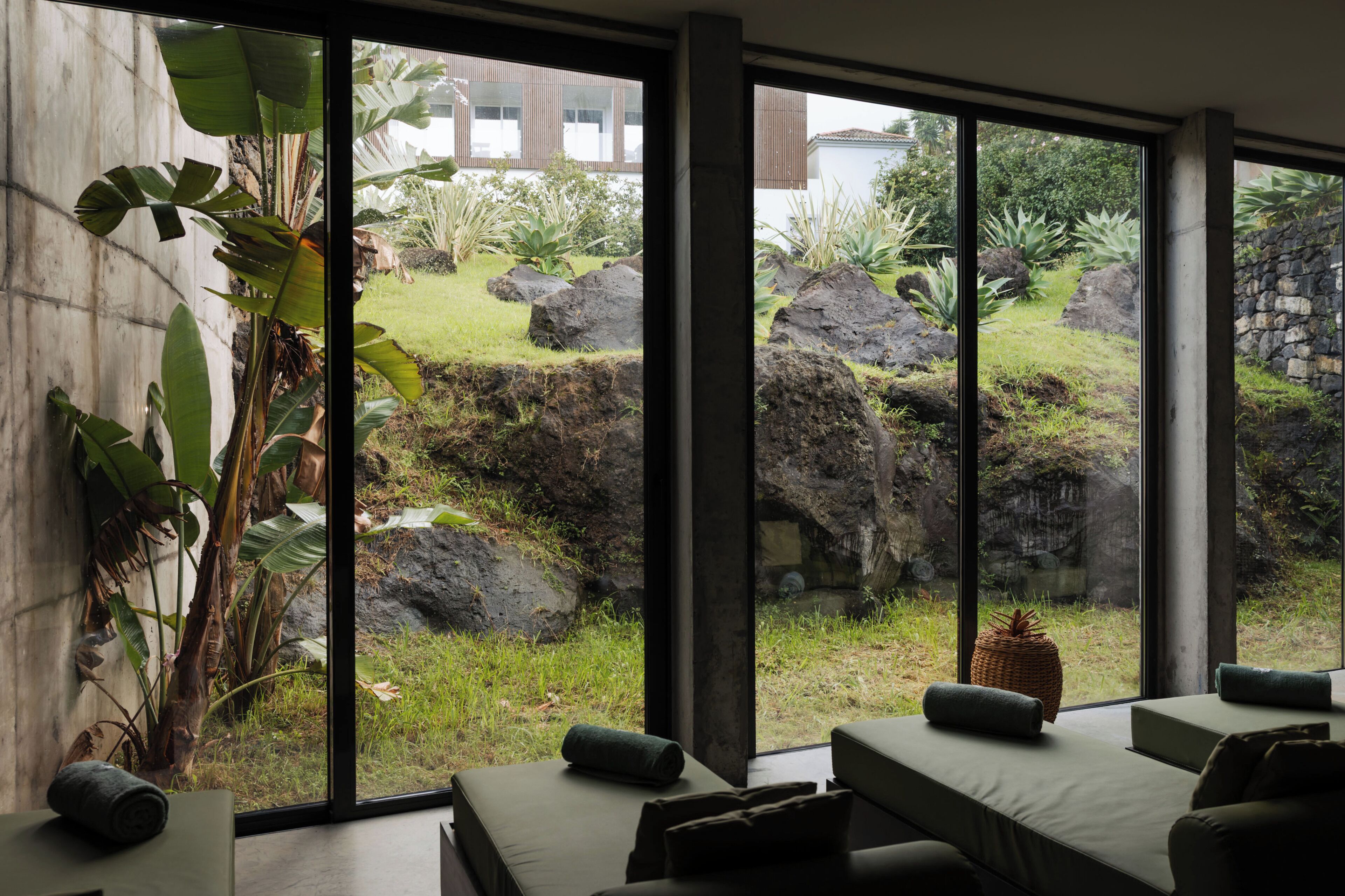 Couples treatment room(s), sauna, hot tub, steam room
