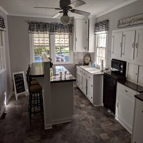 Quiet Acres Farmhouse at Fine Family Farm