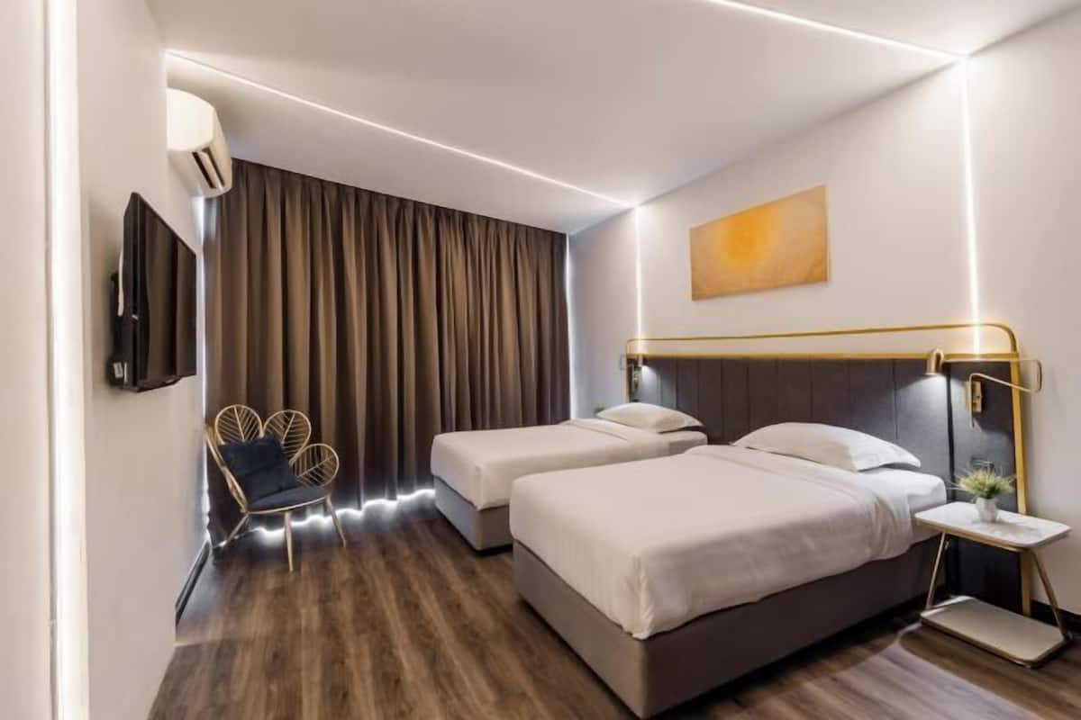 Premium bedding, in-room safe, desk, laptop workspace