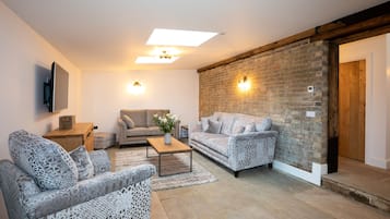 Standard Cottage, Ensuite, Courtyard View (Premium three bedroom) | Lounge