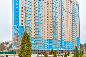 Front of property - Apartment Voskresenska 18 (Kyiv)