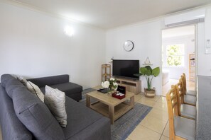 Deluxe Apartment, 1 Bedroom | Living area | 49-inch flat-screen TV with digital channels, Smart TV, Netflix - Lotus Stay Manly - Apartment 31G  (Manly)