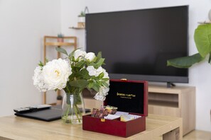 Deluxe Apartment, 1 Bedroom | Living area