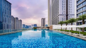 Outdoor pool, open 7:00 AM to 9:30 PM, pool loungers