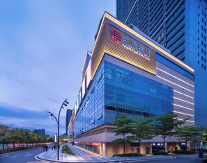 Suite, 1 Bedroom, Non Smoking, City View | In-room safe, desk, blackout drapes, soundproofing - Genpla Hotel Shenzhen Nanshan (Shenzhen)