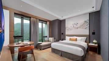 Suite, 1 Bedroom, Non Smoking, City View | 1 bedroom, in-room safe, desk, blackout drapes
