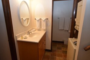 Towels, toilet paper - Condo with Clubhouse Close to Skiing and Casino| February 2nd-9th, 2020 (Incline Village)