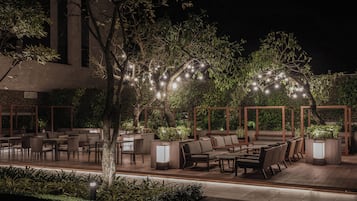 2 Restaurants; Frühstück, Mittagessen und Abendessen werden serviert