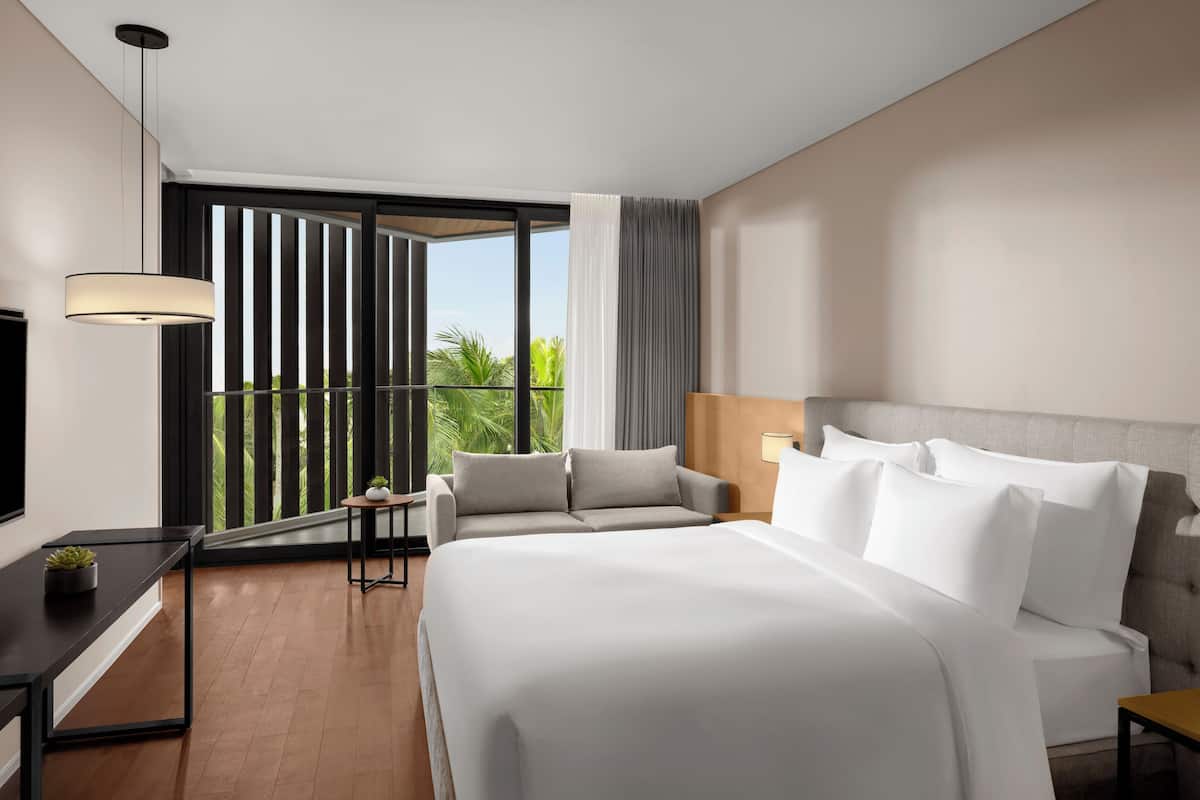 グランド アパートメント 2 ベッドルーム プールビュー (Residence) | ミニバー、セーフティボックス (室内)、デスク、遮光カーテン