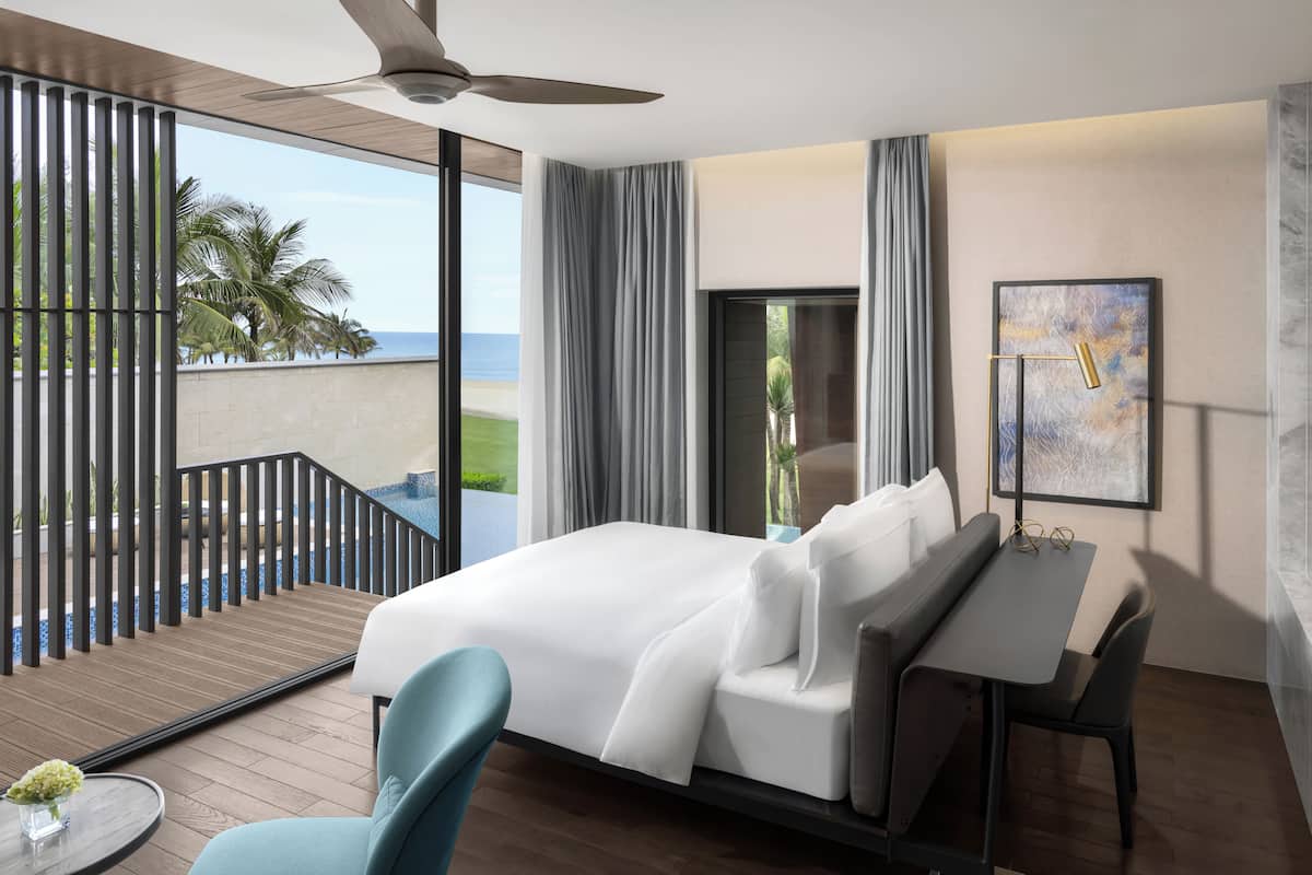 ラグジュアリー ヴィラ 4 ベッドルーム (Beachfront) | ミニバー、セーフティボックス (室内)、デスク、遮光カーテン