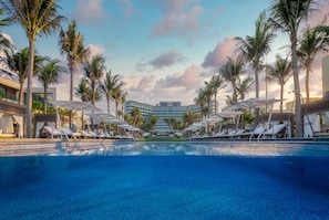 Corner Suite Twin, Ocean View with Monogram Lounge Access | 1 bedroom, minibar, in-room safe, desk