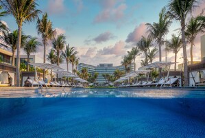 Corner Suite Twin, Ocean View with Monogram Lounge Access | Minibar, in-room safe, desk, blackout drapes