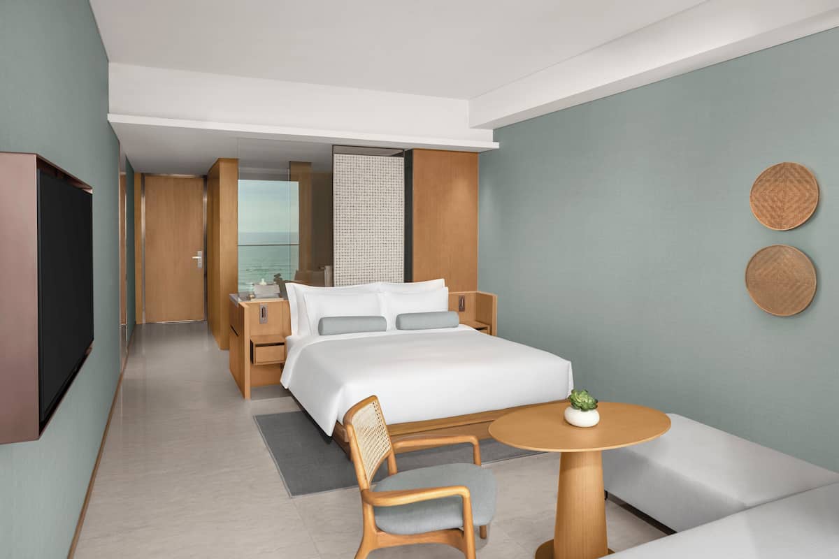 Premier Deluxe Double Room, Ocean View | 1 habitación, minibar, caja de seguridad en la habitación y escritorio