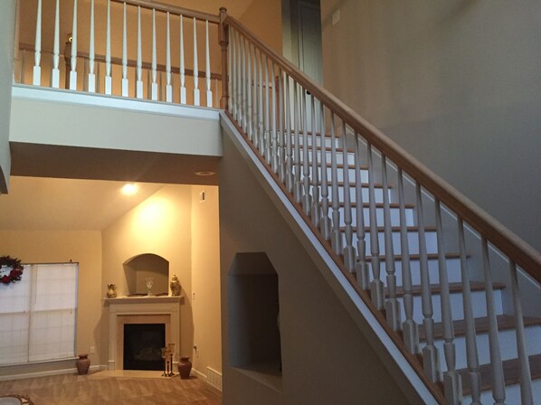 Interior - Gorgeous Theatre Rm! Upstairs ofc. New Maytag washer & dryer. Huge 2 car Garage (Memphis)