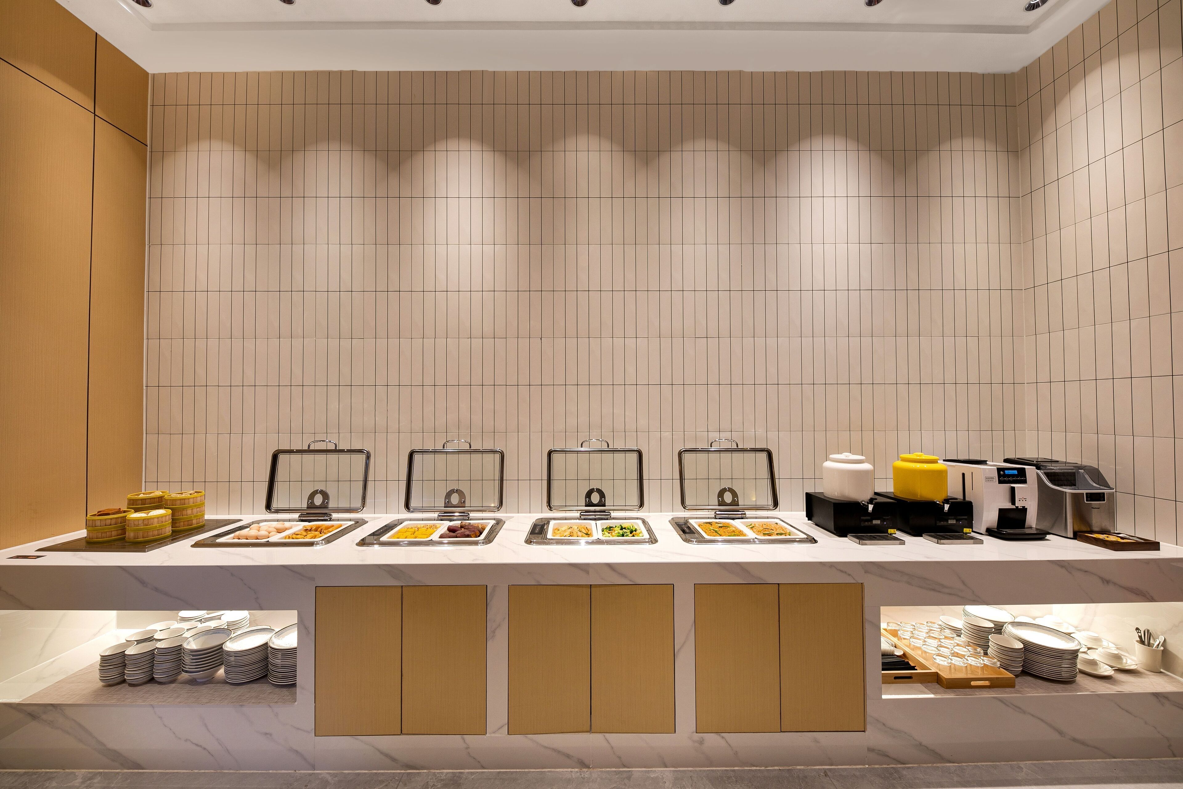 Se ofrece un desayuno bufé (18 CNY por persona)