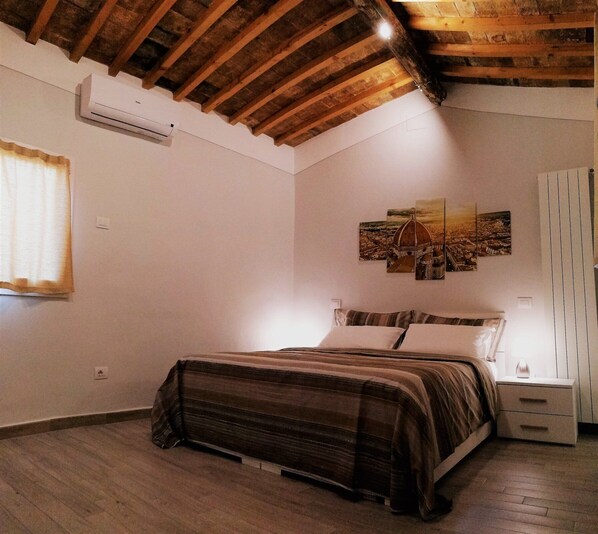 1 bedroom, desk, iron/ironing board, WiFi