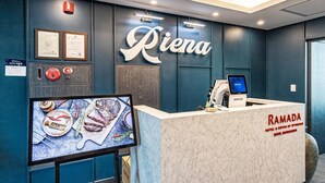 Lobby - Ramada Hotel and Suite Seoul Namdaemun (Seoul)