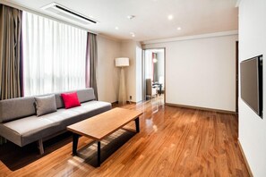 Living area - Ramada Hotel and Suite Seoul Namdaemun (Seoul)