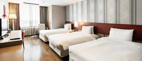 Hypo-allergenic bedding, in-room safe, blackout curtains