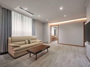 Living area - Ramada Hotel and Suite Seoul Namdaemun (Seoul)