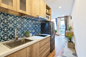 スタンダード スタジオ シティビュー | 専用簡易キッチン | 冷蔵庫、電子レンジ、コンロ、電気ポット