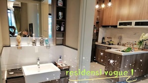 Loft | Private kitchenette | Full-sized fridge, microwave, stovetop, cookware/dishes/utensils - Residensi Vogue 1 KL Eco City (Kuala Lumpur)