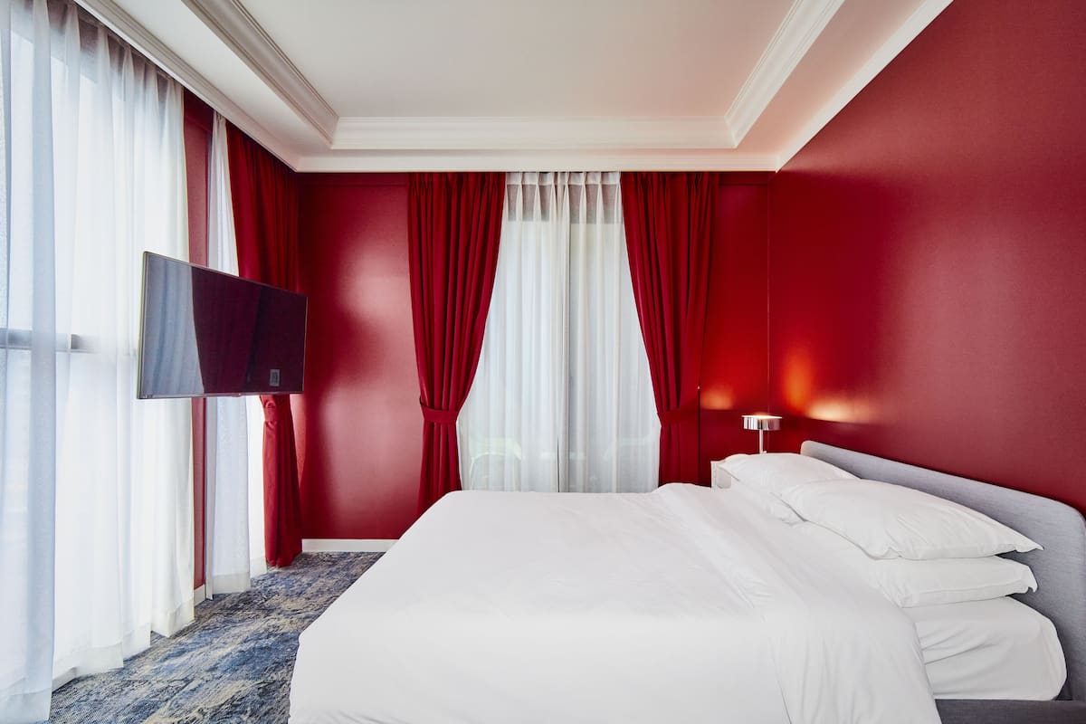 1 bedroom, premium bedding, soundproofing, free WiFi