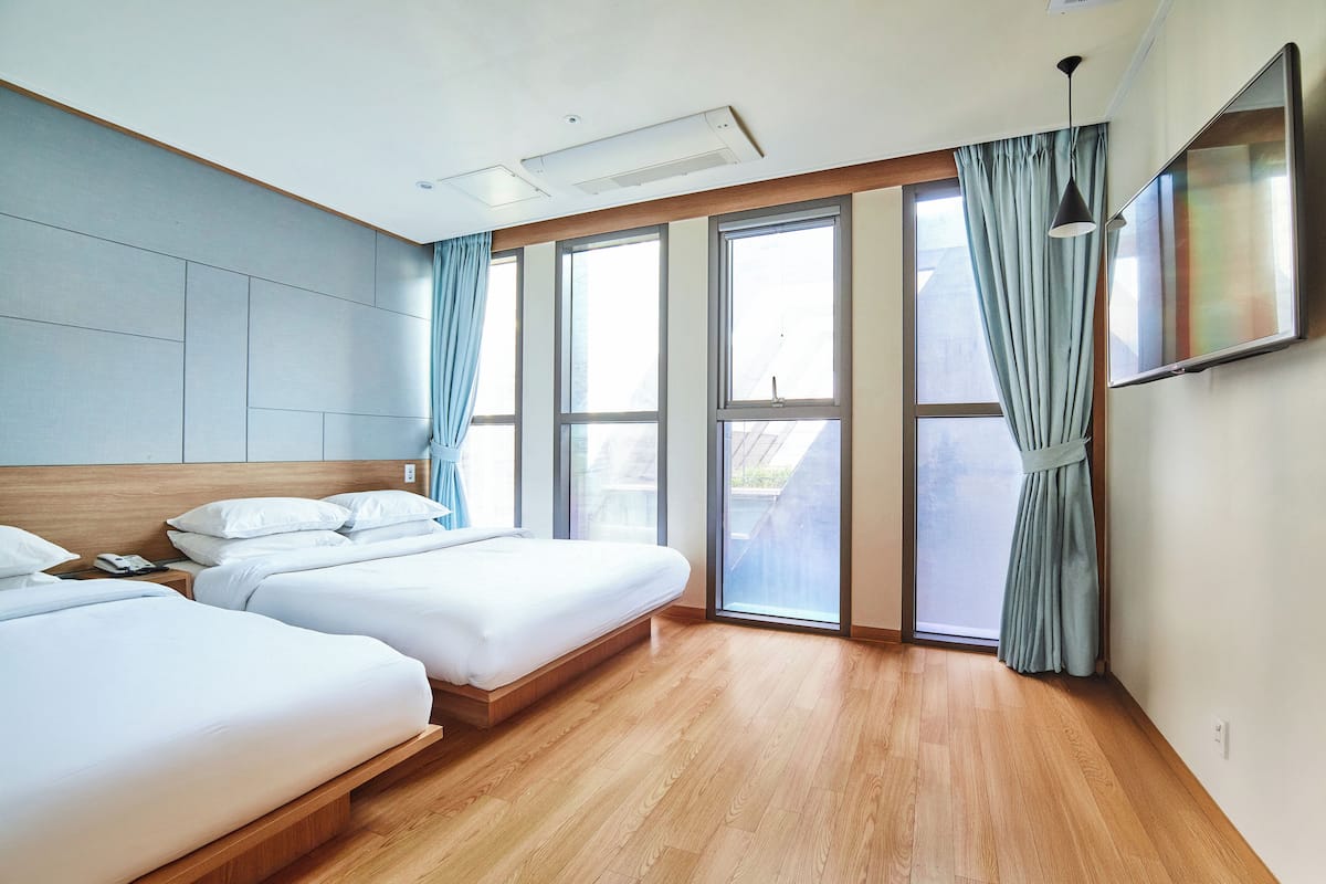1 bedroom, premium bedding, soundproofing, free WiFi