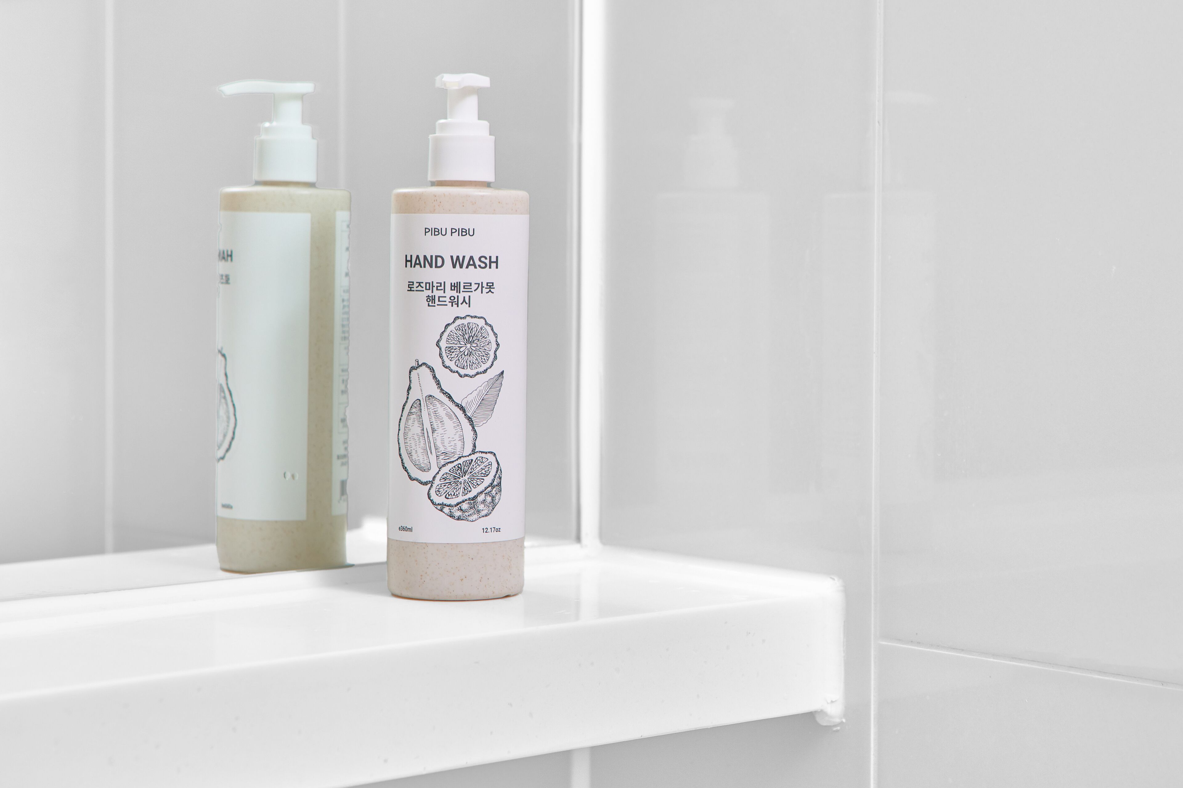 Secador de cabelo, roupões de banho, toalhas de banho, shampoo